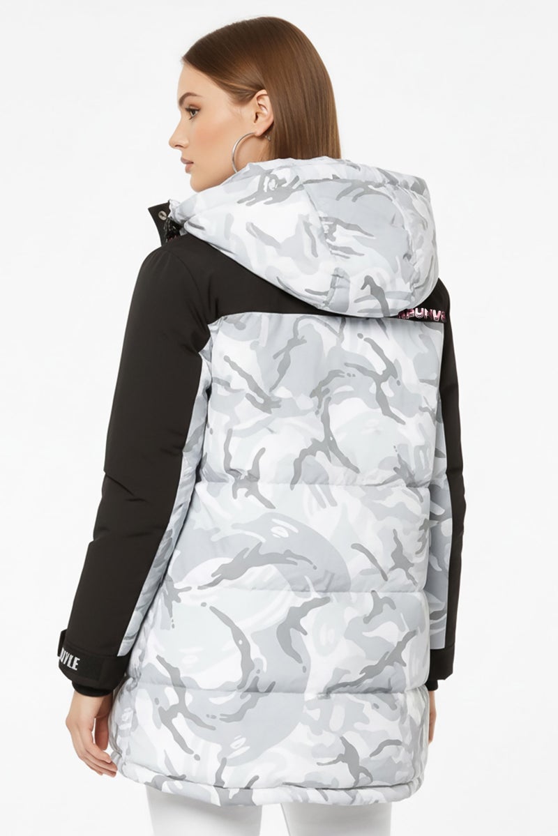 Aape By A Bathing Ape جاكيت بافر مموه للنساء، متعدد الألوان - Image 4